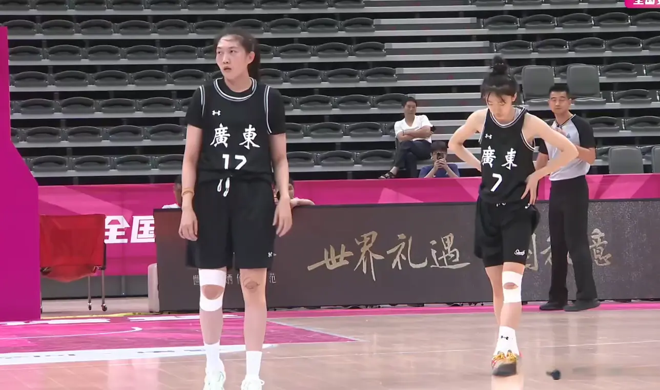 篮板, 钟紫茵 篮板, 钟紫茵