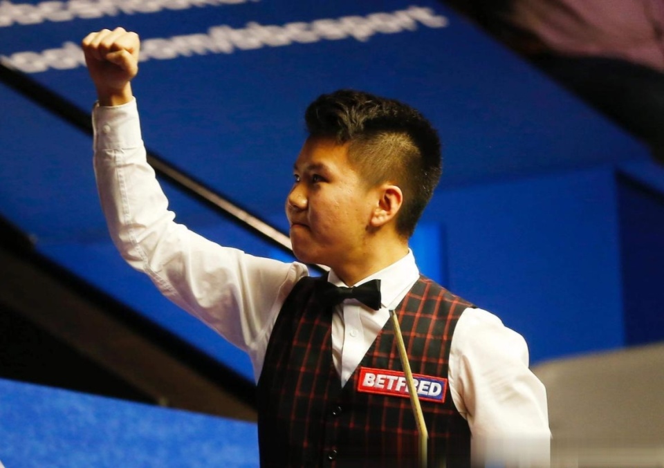 佩奇之间的, emHSA, OVxY 佩奇之间的, emHSA, OVxY